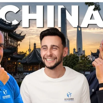 Instructores de la academia contando sus aprendizajes de la copa del mundo de china, shanghái 2026. En un pódcast sobre el viaje y el jetlag